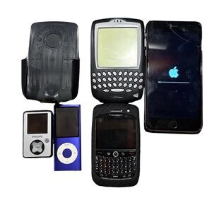 Mixed Lot of Old iPod iPhone Blackberry and MP3 Player